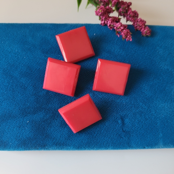 Vintage Red Square Plastic Shank Sewing Buttons ~ 4 Pieces - Picture 11 of 13